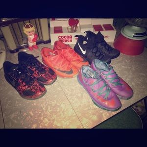 Lot of 4 boys shoes size 2y, KD Nike